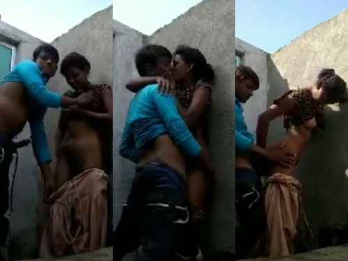 Desi Young Village Girl को बाथरूम में बॉयफ्रेंड ने चोदा Porn Desi MMS