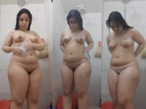 Indian Cute Chubby Girl की नंगी नहाने का Porn Desi MMS